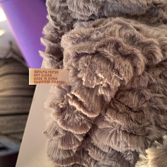 NWOT!! Faux Fur Super Soft Neck Wrap/Scarf! - Picture 7 of 7